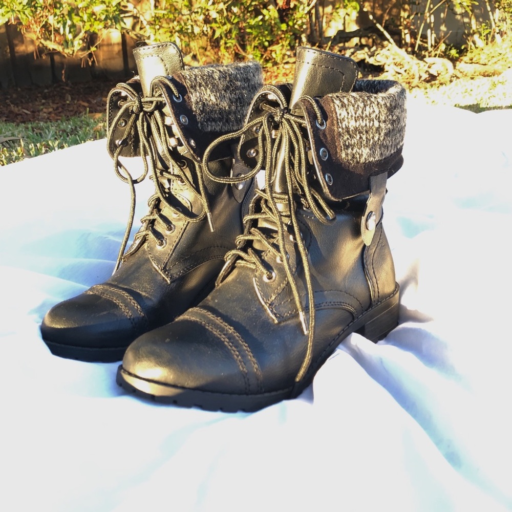 CONVERTIBLE NWOT Combat Black Lace-Up Boots